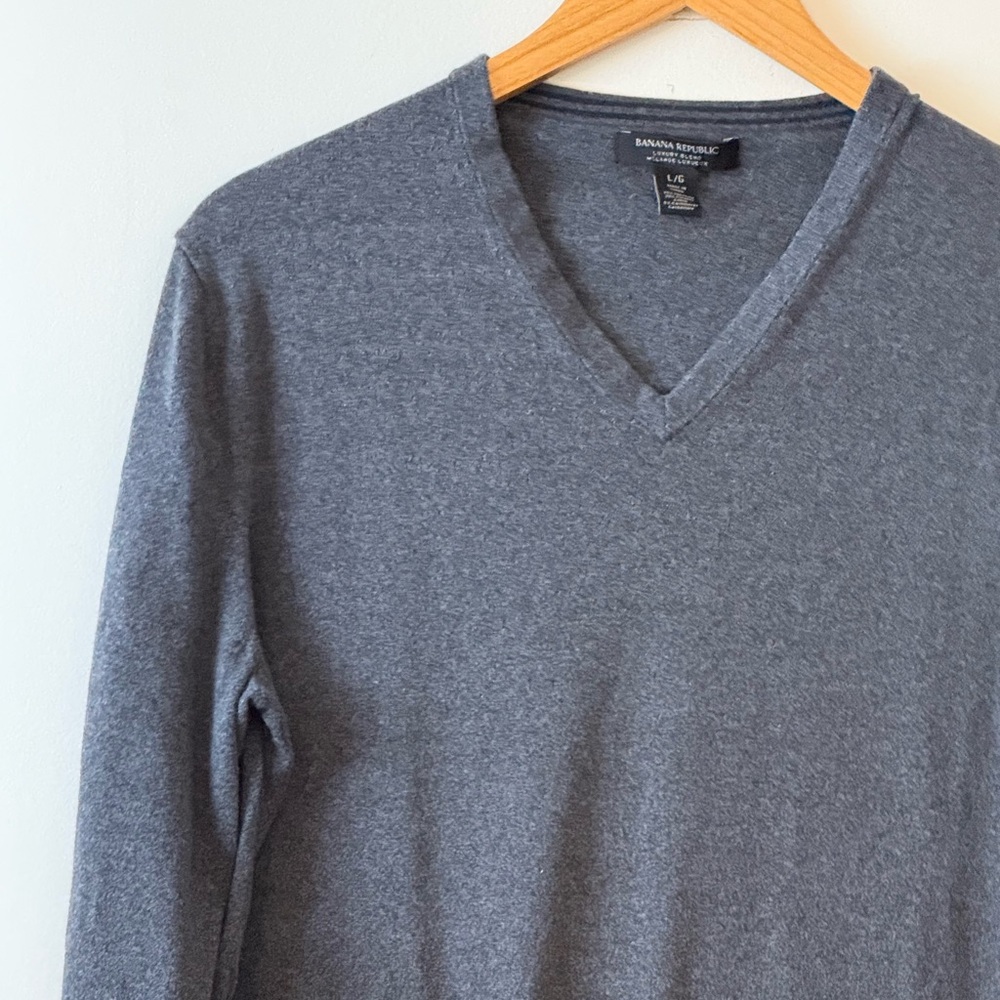 Banana Republic Luxury Blend V-Neck Sweater – Blue/Gray